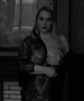 Милая и нежная куколка приглашает в гости состоятельного джентльмена для приятного времяпровождения. Умею доставить удовольствие. 235, 45 лет