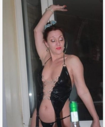 Чувственная красотка приглашает в гости для ярких впечатлений и приятного отдыха. Я знаю, что тебе нужно, и готова удовлетворить все твои желания. Позвони мне прямо сейчас! 2003, 44 года